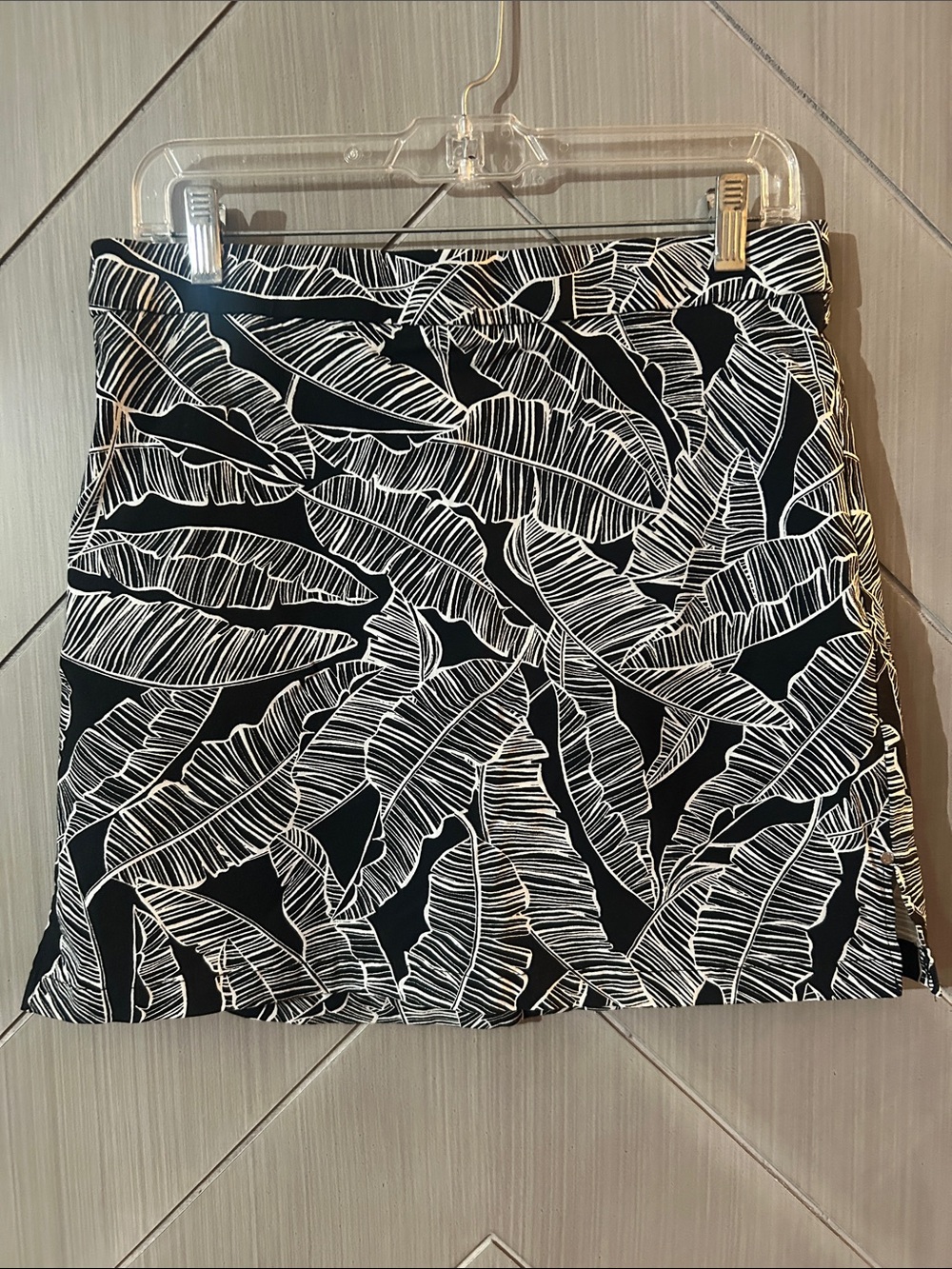 Rafaella Black & White Leaf-Print Skort
